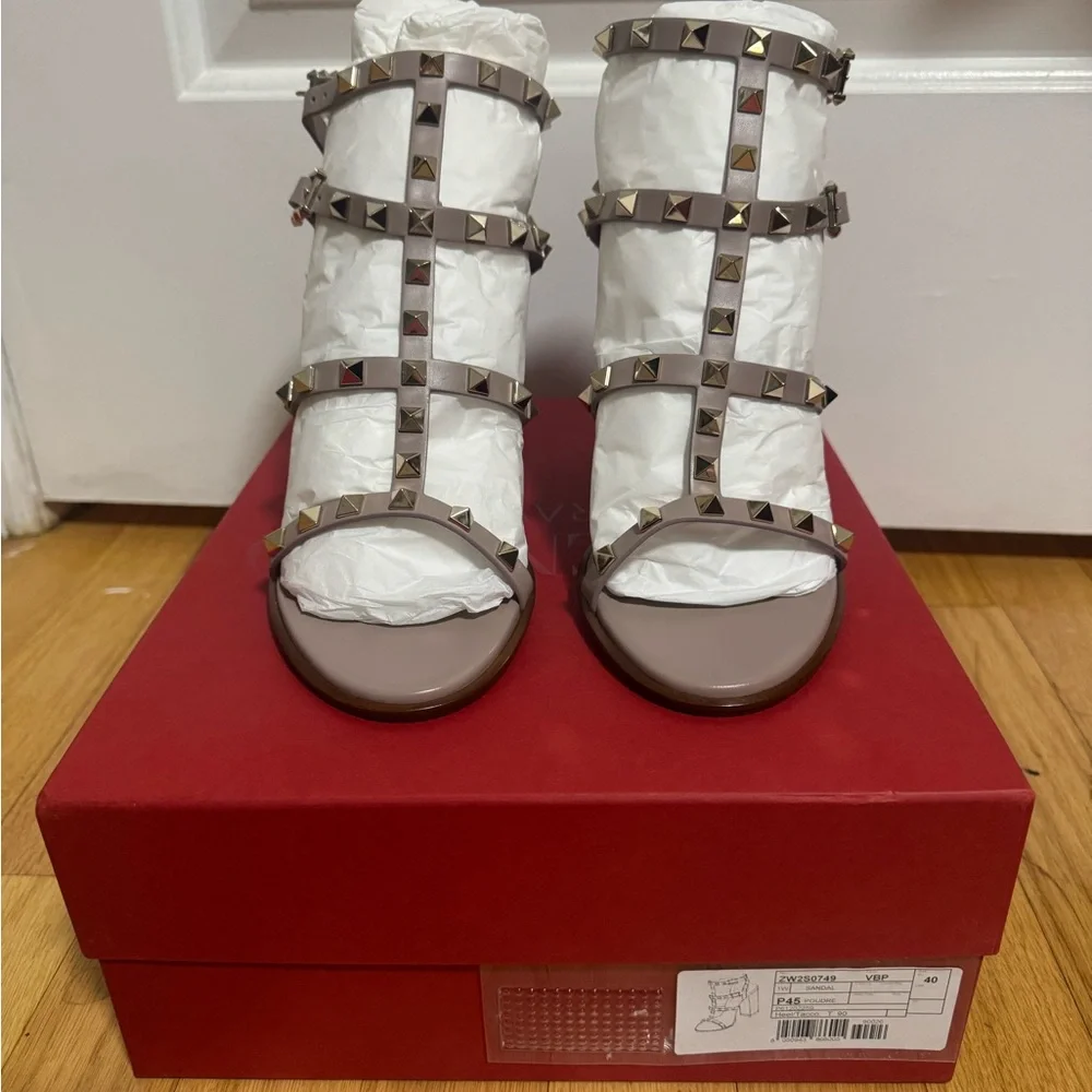 Valentino Garavani Beige Studded Heels - Picture 3 of 5